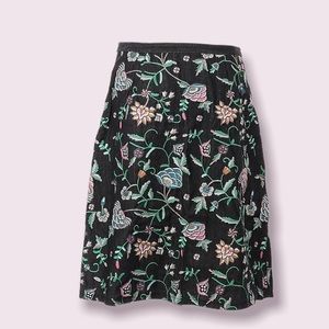 Dana Buchman Floral Embroidered Denim Skirt. Size 6